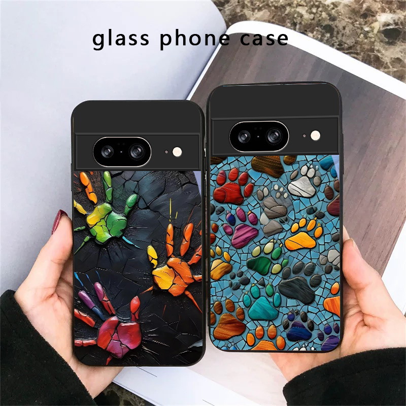 جراب هاتف زجاجي أسود بتصميم أث - مراجعة Google Pixel 8A وسعره